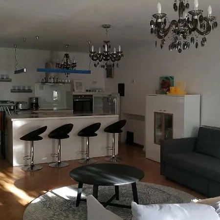 Namelos * München